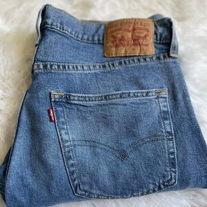 Men’s Levi’s 31x30 
See photos for approx measurements